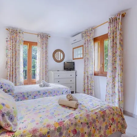 Tomir Llenaire Villa